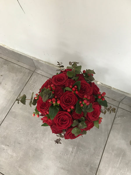 Roses and hypericum bouquet