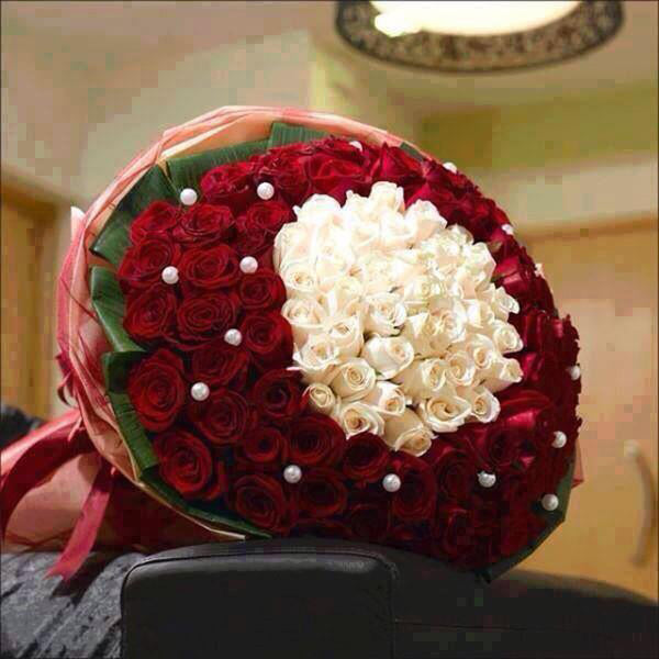 Red & White Roses Bouquet